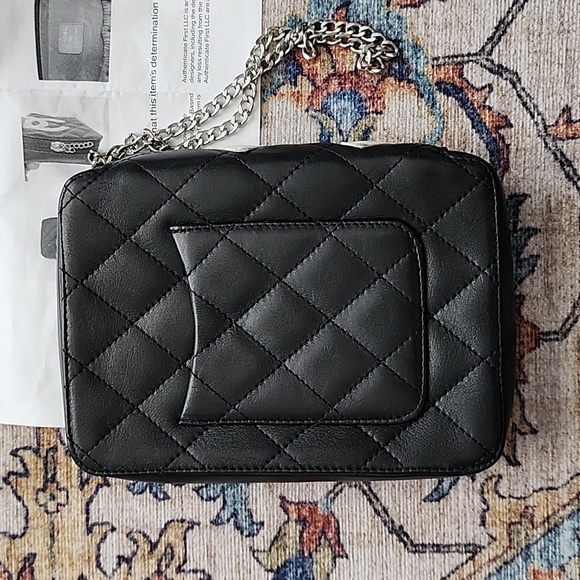 Rare Chanel Camden Organizer Clutch Purse Wristlet Quilted Calfskin Full Zip - Picture 7 of 12